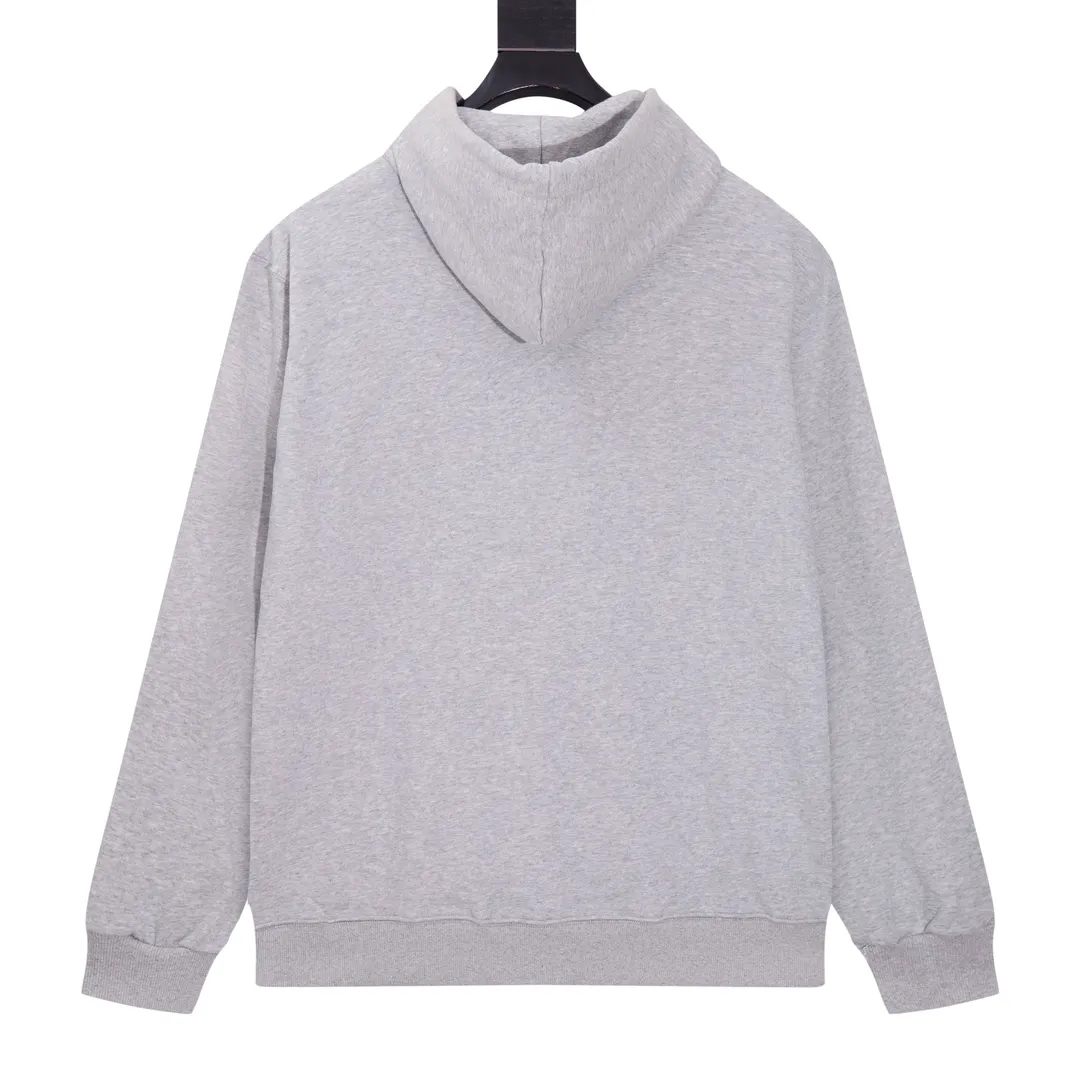 P240 Style No. 807 Ralph Lauren/Ralph Lauren pony embroidered zipper cardigan hooded sweatshirt. A one-of-a-kind sweatshirt for autumn and winter is here. You can wear it casually no matter how you wear it! ! This hooded sweatshirt is decorated with the simple style that represents Ralph Lauren and is paired with a pony embroidery pattern, which is three-dimensional and full! The solid color fabric paired with exquisite embroidery instantly sets it off! Hooded sports design, loose and casual fit! The overall texture is very strong! Through the pictures, we can feel the thickness and texture of custom-woven and dyed threads. The workmanship is exquisite. They are shipped from major foreign trade factories. They are all made by masters with many years of experience. Everything is of high standards and requirements! Simple and versatile model ~ Made of imported pique cotton fabric, which is super delicate and soft, close to the body without being tied. All fabrics and accessories are original custom-made and of high quality! Perfectly reflects the brand’s sense of superiority! Standard cut, comfortable stretch, unrestricted movement! Highly practical, high-end and classy! Versatile style ~ can be paired with jeans or jogging pants. Ideal for transitioning from your morning commute to weekend events! Size: S-XL Navy Black Gray